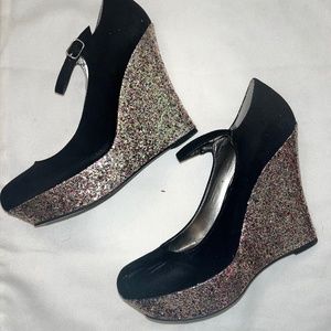 Guess Suede Glitter Wedge size 9